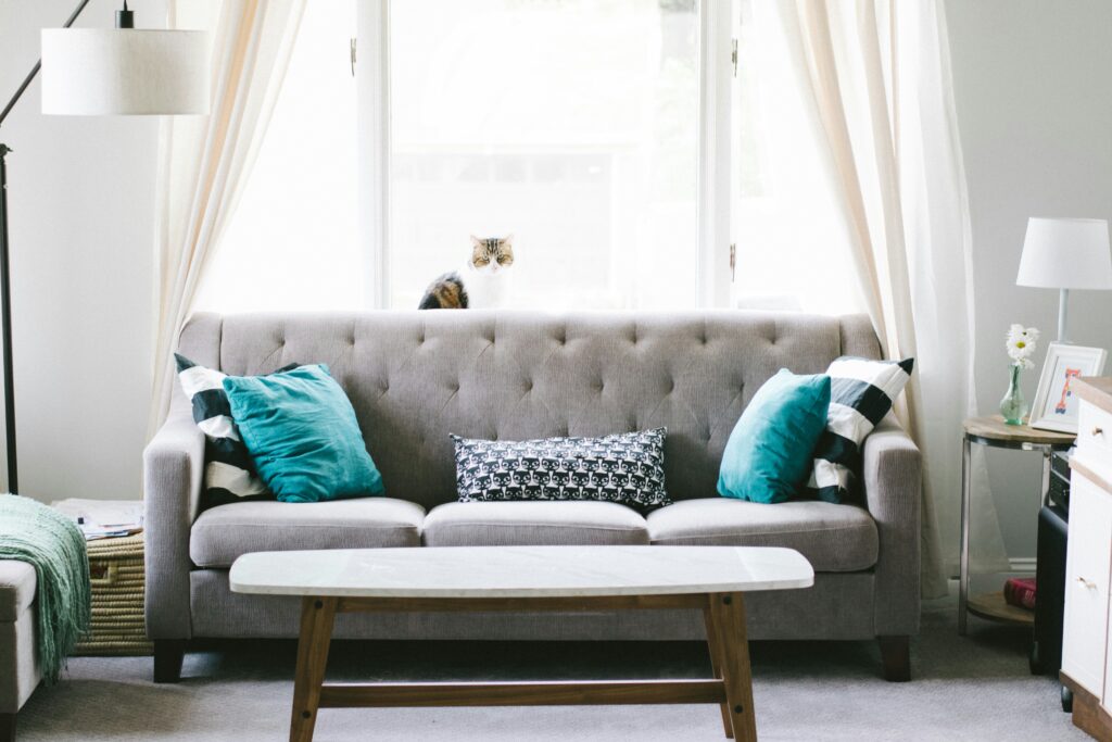 A photo of a lving room.